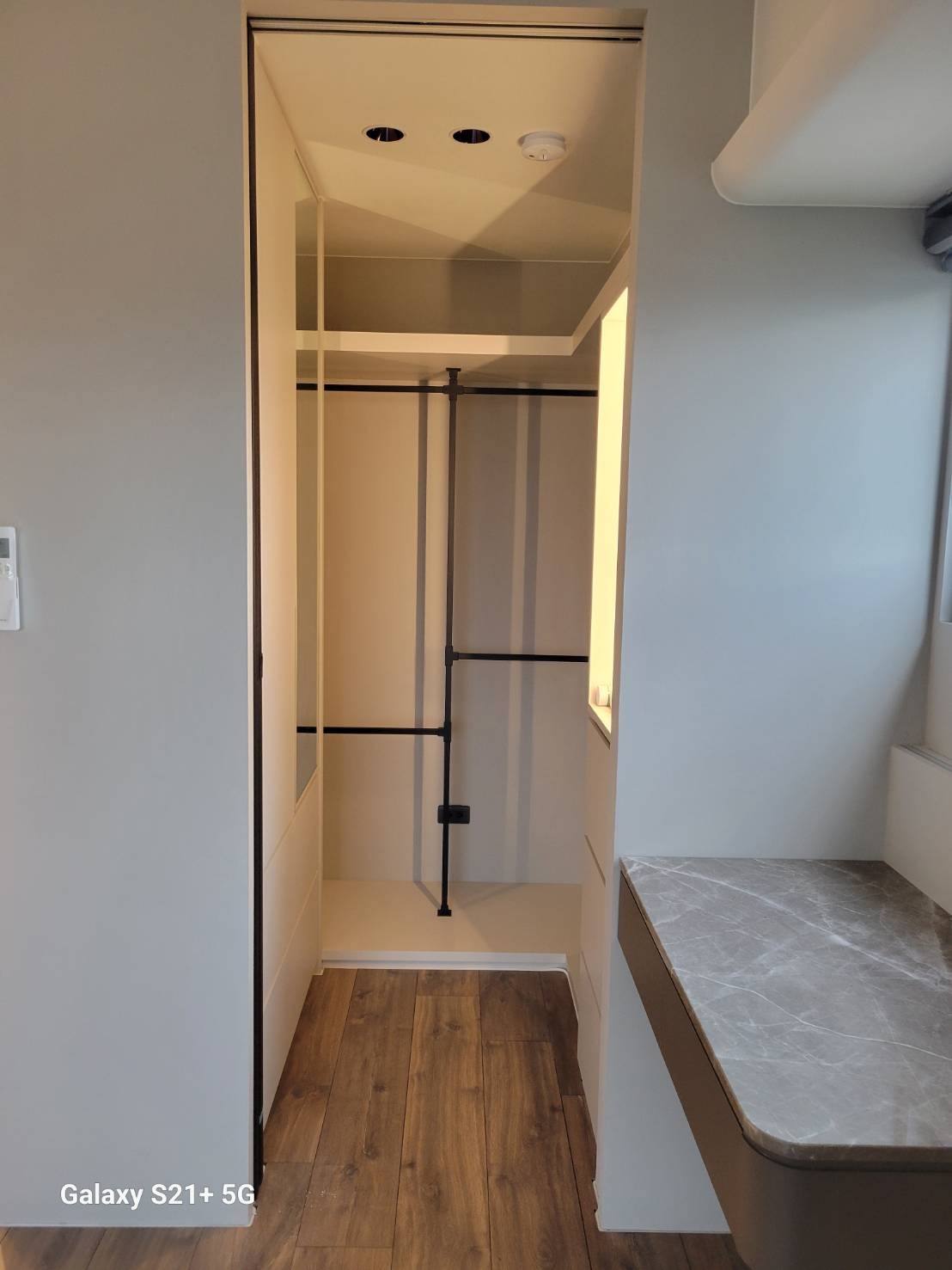 新北鋁框吊門安裝