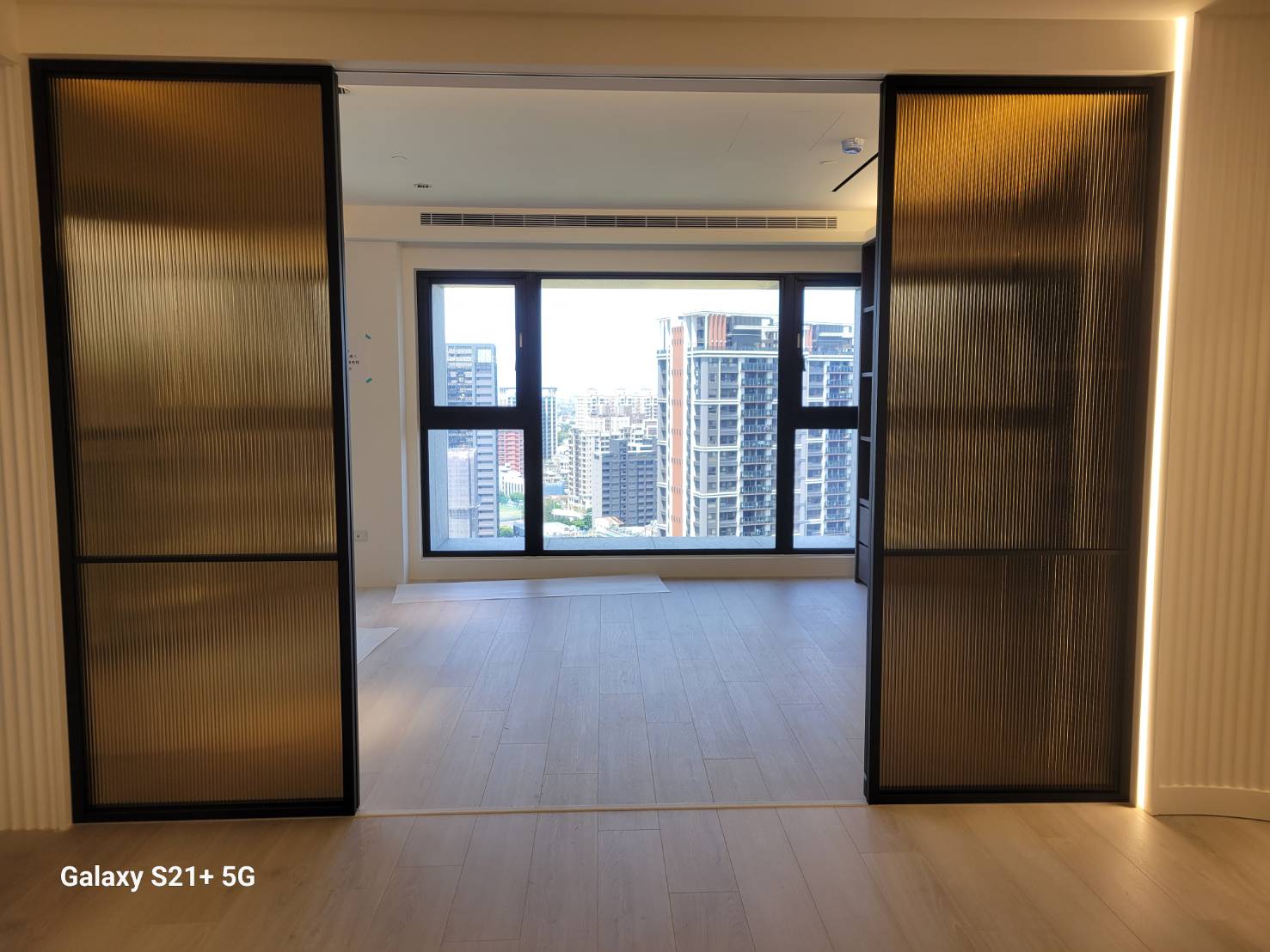 台北鋁框吊門訂製