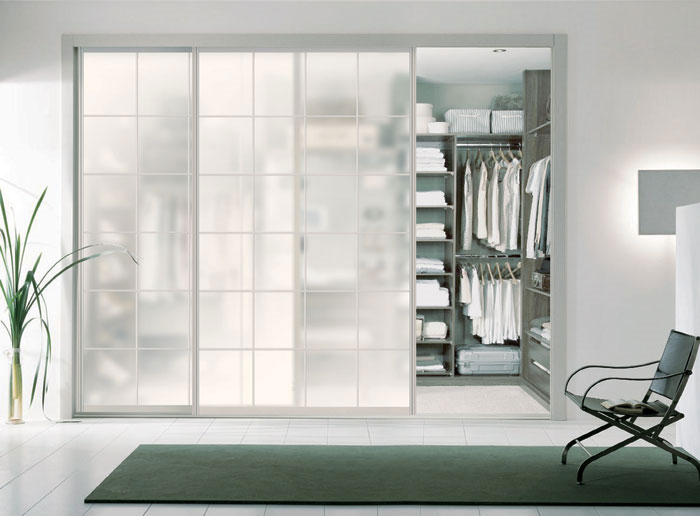 更衣室鋁框玻璃推拉門