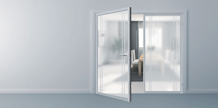 客廳鋁框水平把手玻璃門